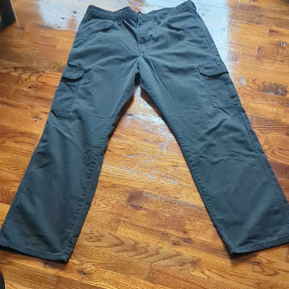 Wrangler Black Cargo Pants Durable Outdoor Style 36x34